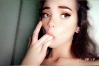 Littlmisfit Masturbating At A Party Video Leaked