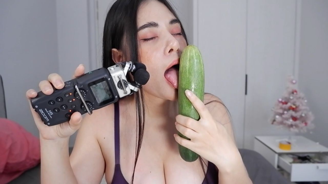 ASMR Wan Cucumber Licking Video Leaked - Internet Chicks